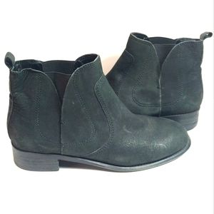 Nine West “Jupiter” Chelsea Booties l  Size 5.5 l Black Leather l Elastic Gusset